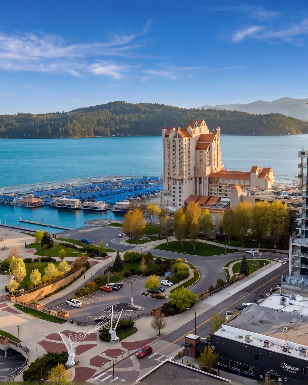 Coeur d'Alene resort and lakefront.