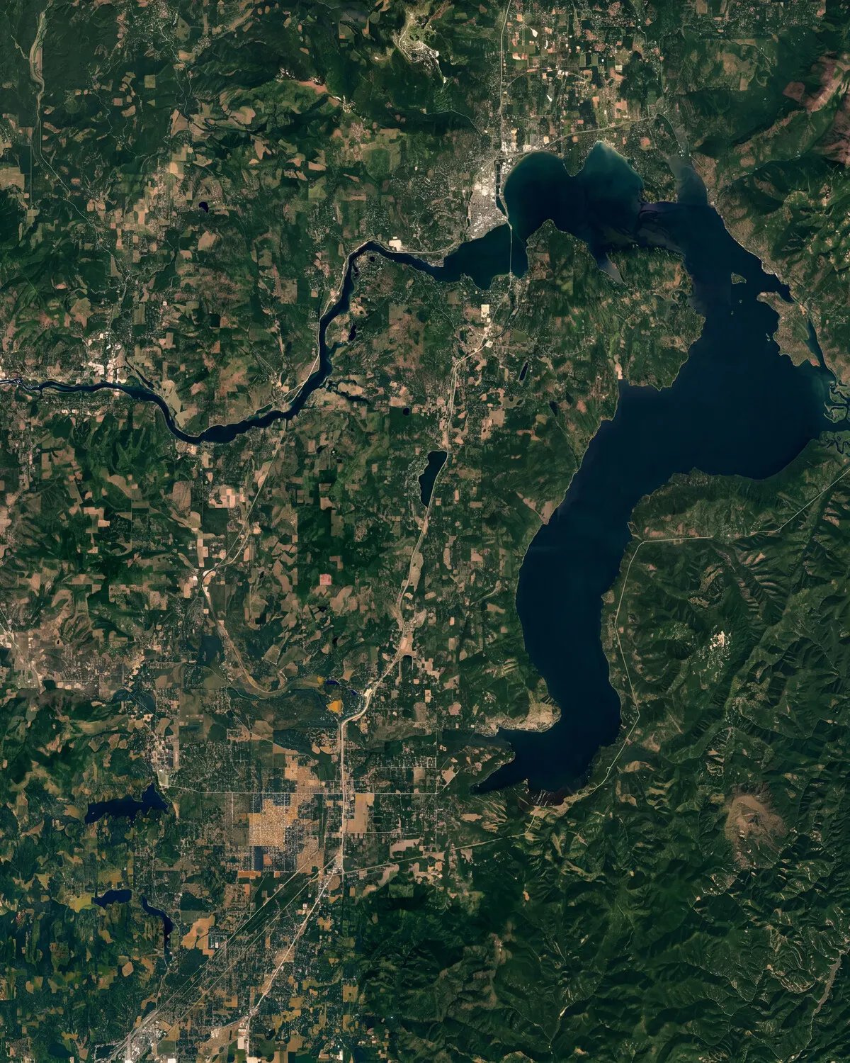 Regional map showing the three lakes near Clagstone.